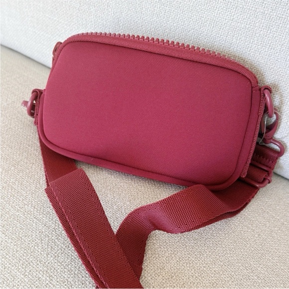 DAGNE DOVER x SEPHORA Phone Sling - Red - Picture 3 of 8